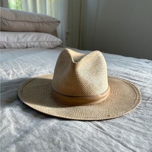 Janessa Leone Simone hat